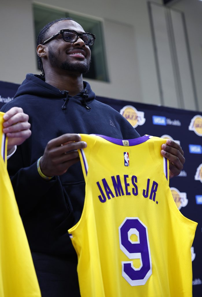 Bronny James ya fue presentado en los Lakers (Getty Images)